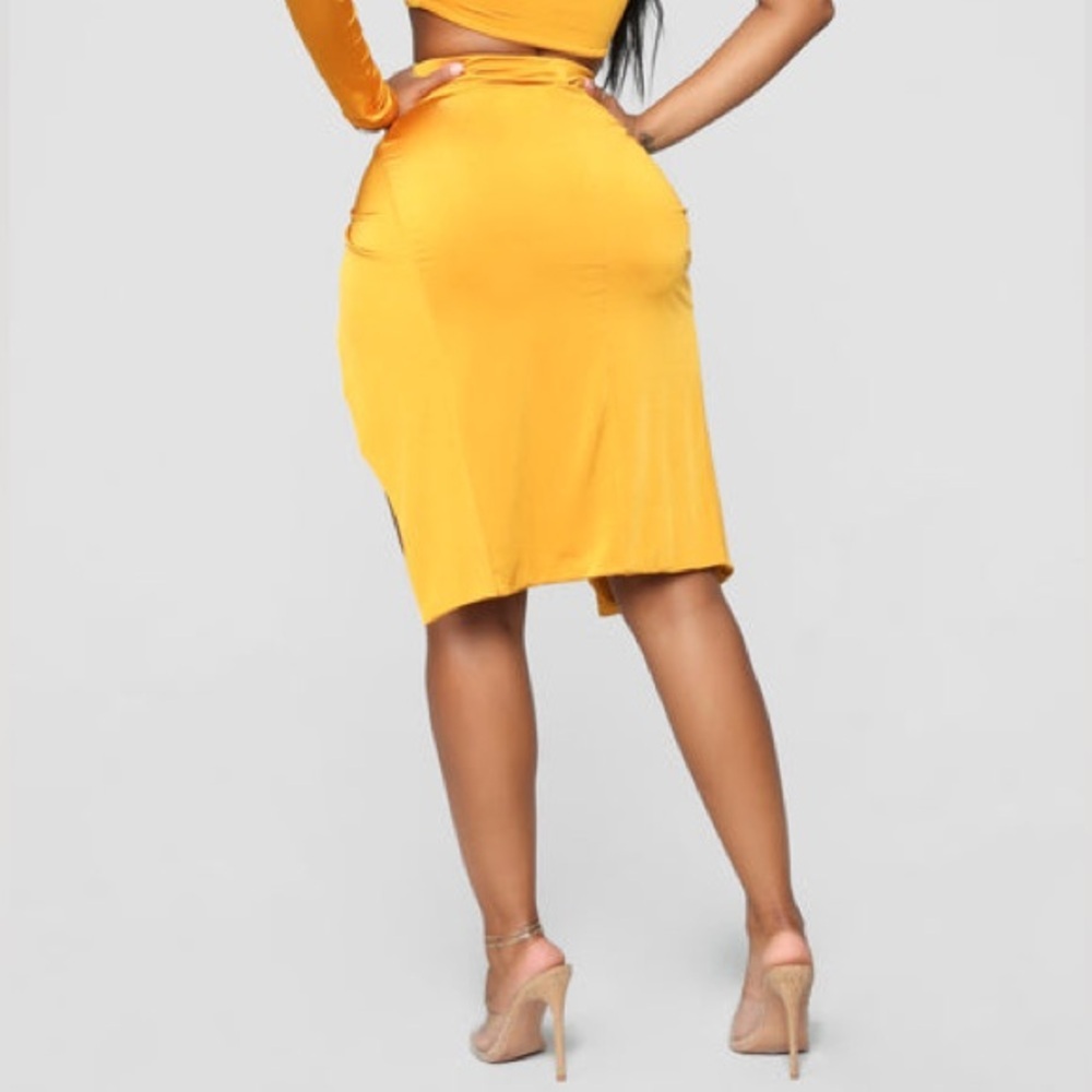 Fashion Nova Women’s Elegant Mustard Yellow Knotted Skirt Size M - Picture 7 of 9